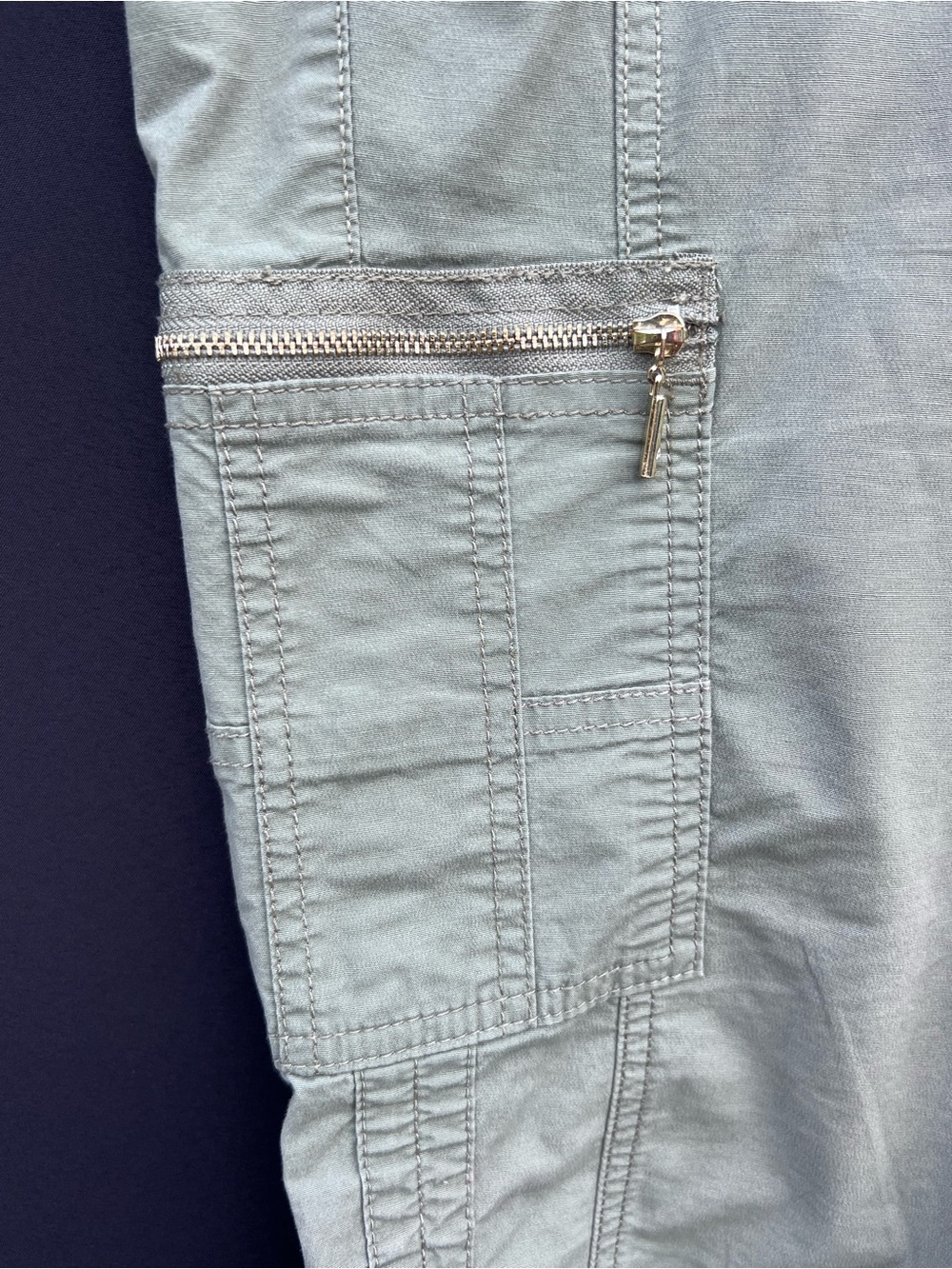 White House Black Market Olive Green Women's Cropped Pants - Size 8 - Picture 4 of 10
